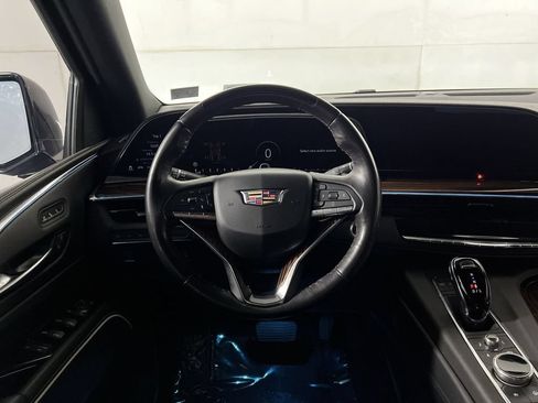 Used 2023 Cadillac Escalade ESV Premium Luxury AWD/4WD image 16