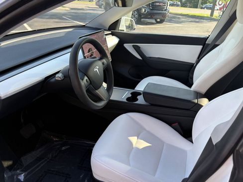 Used 2021 Tesla Model Y Long Range AWD/4WD image 17