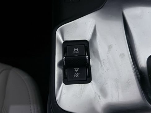 Used 2020 Jaguar E-PACE SE image 37