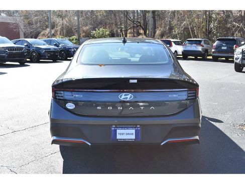 Used 2025 Hyundai Sonata SE image 4