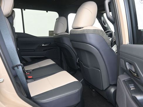 New 2026 Lexus GX 550 image 10