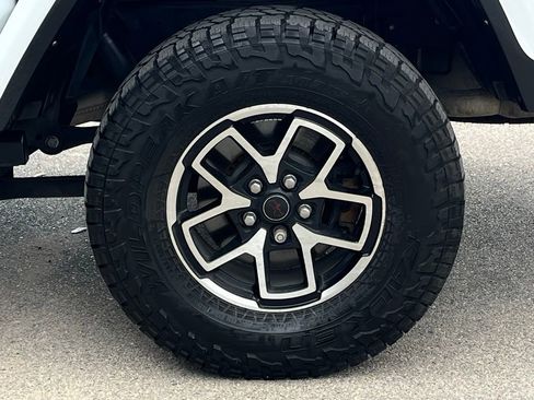 Used 2024 Jeep Gladiator Rubicon AWD/4WD image 30