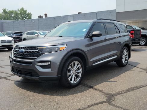 Certified 2023 Ford Explorer XLT w/ Equipment Group 202A AWD/4WD image 8