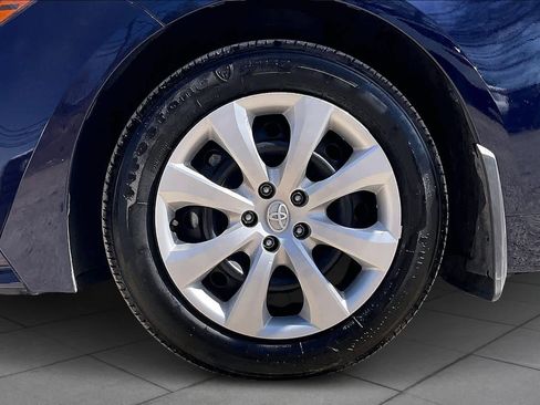Used 2025 Toyota Corolla LE image 11