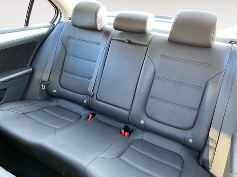 Used 2011 Volkswagen Jetta SEL FWD image 16