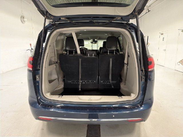 Used 2024 Chrysler Pacifica Touring-L FWD image 14