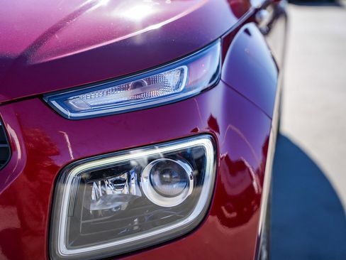 Used 2022 Hyundai Venue Limited w/ Cargo Package image 5