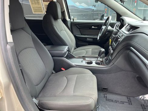 Used 2016 Chevrolet Traverse LT w/ Style and Technology Package FWD image 22