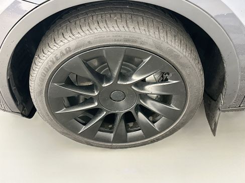 Used 2023 Tesla Model Y Long Range AWD/4WD image 11