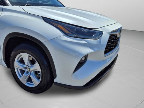 Used 2021 Toyota Highlander LE FWD image 36