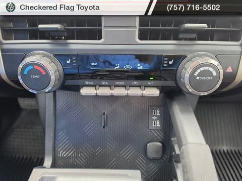 Used 2025 Toyota Tacoma SR5 AWD/4WD image 23