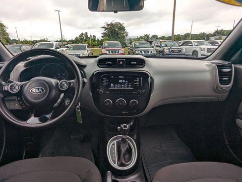Used 2018 Kia Soul FWD image 12