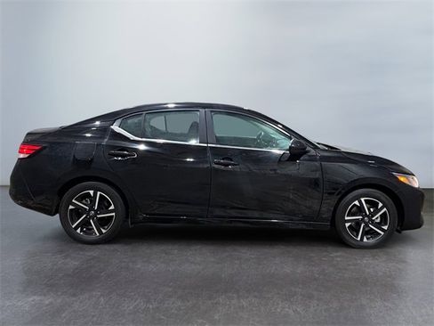Used 2024 Nissan Sentra SV image 6