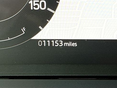 Used 2025 Land Rover Discovery Dynamic SE image 40