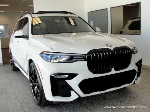 Used 2022 BMW X7 xDrive40i w/ M Sport Package AWD/4WD image 22
