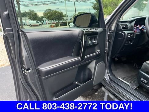 Used 2017 Toyota 4Runner SR5 AWD/4WD image 5