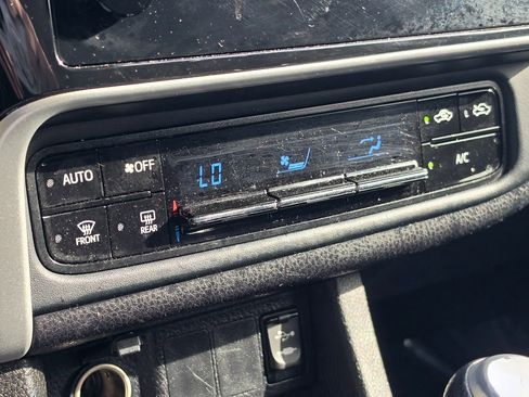 Used 2018 Toyota Corolla LE FWD image 20