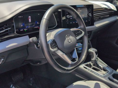 Used 2025 Volkswagen Jetta SE FWD image 12