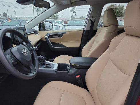 Used 2022 Toyota RAV4 XLE image 18