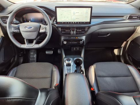 Certified 2024 Ford Escape ST-Line w/ Tech Pack #1 AWD/4WD image 10