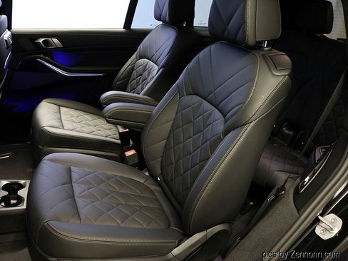 Certified 2025 BMW X7 xDrive40i w/ M Sport Package image 12