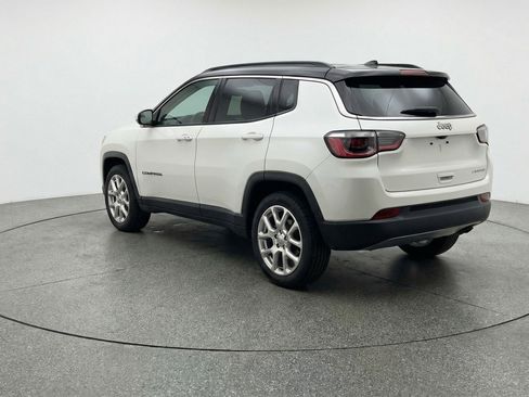 Used 2025 Jeep Compass Limited image 6