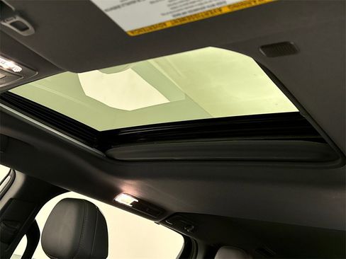 Used 2023 Toyota Sienna XSE image 15