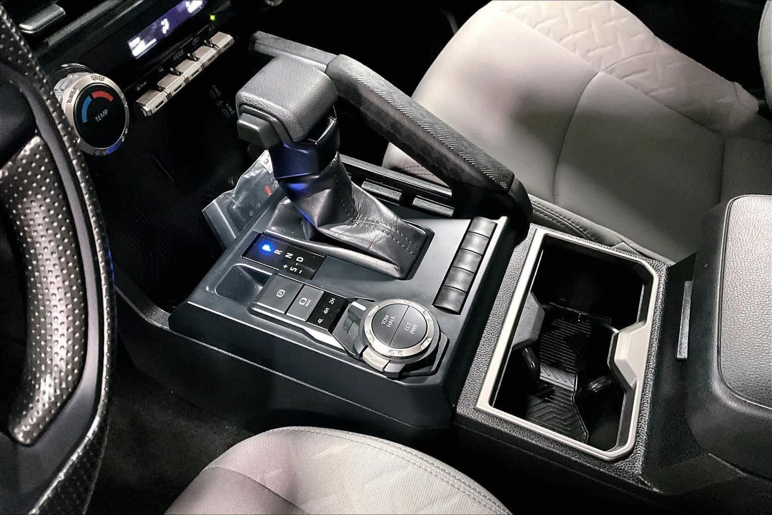 Certified 2025 Toyota Tacoma SR5 AWD/4WD image 15