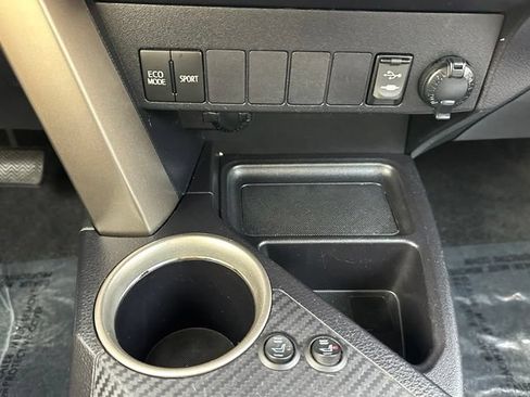 Used 2013 Toyota RAV4 XLE AWD/4WD image 37