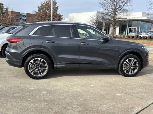 Used 2025 Audi Q5 Premium image 2