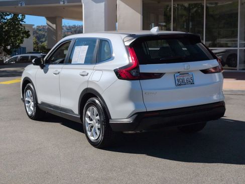 Used 2023 Honda CR-V LX image 3