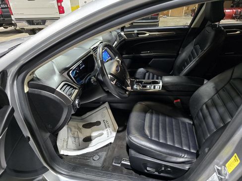 Used 2020 Ford Fusion SEL image 26