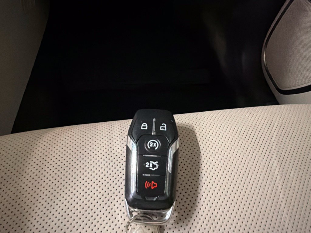 Used 2017 Lincoln MKX Reserve w/ Driver Assistance Package AWD/4WD image 38