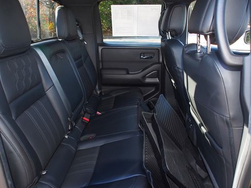 Used 2022 Nissan Frontier PRO-4X w/ Pro-4X Premium Package image 14