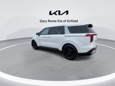 Used 2025 Kia Carnival FWD image 6