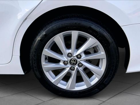 Used 2021 Toyota Camry LE image 11