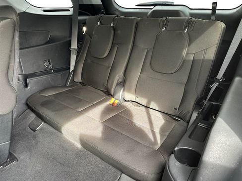 Used 2022 Ford Explorer XLT image 11