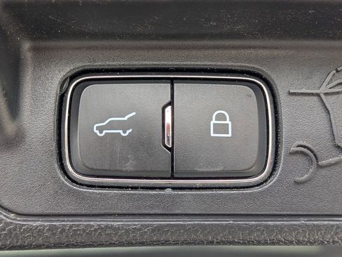 Used 2020 Ford Explorer Limited image 13