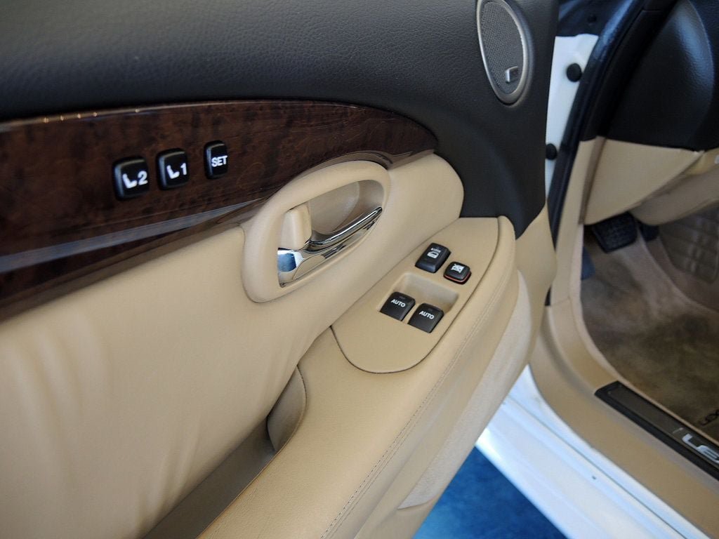Used 2005 Lexus SC 430 Convertible w/ Preferred Accessory Pkg RWD image 19