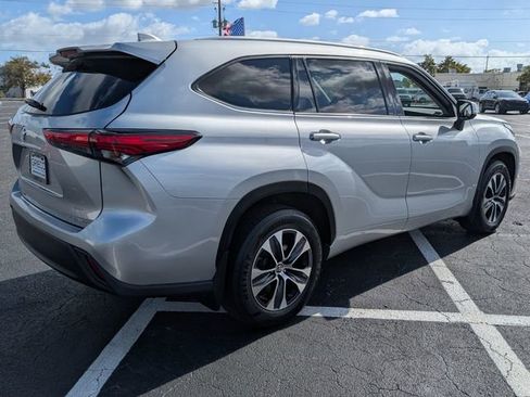Used 2022 Toyota Highlander XLE image 18