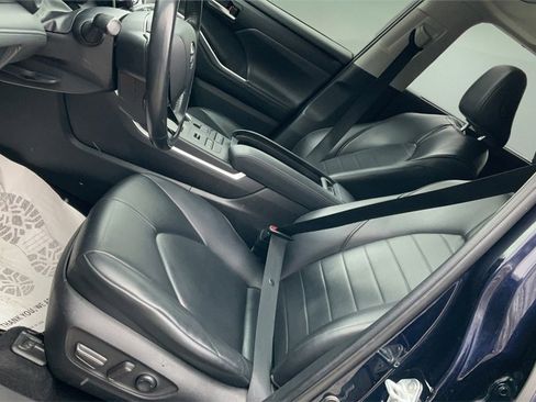 Used 2020 Toyota Highlander XLE image 16