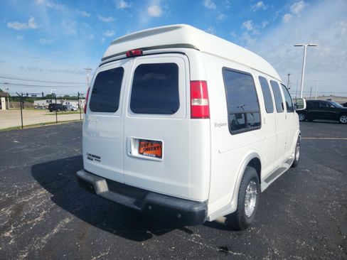 Used 2015 Chevrolet Express 2500 RWD image 13