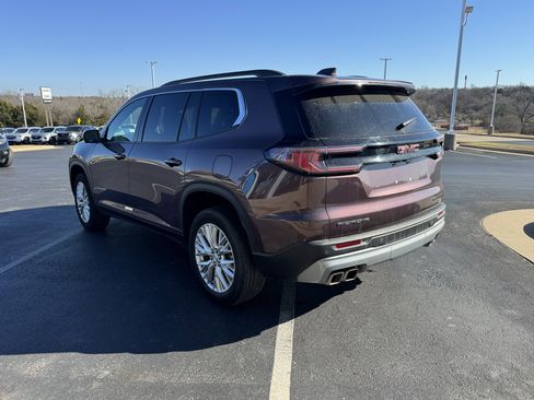 Used 2024 GMC Acadia Elevation w/ Luxury Package image 2