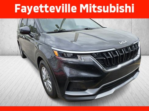 Used 2024 Kia Carnival LX image 3