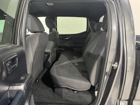 Used 2018 Toyota Tacoma TRD Sport RWD image 16