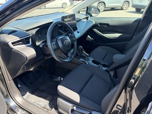 Used 2025 Toyota Corolla LE FWD image 9