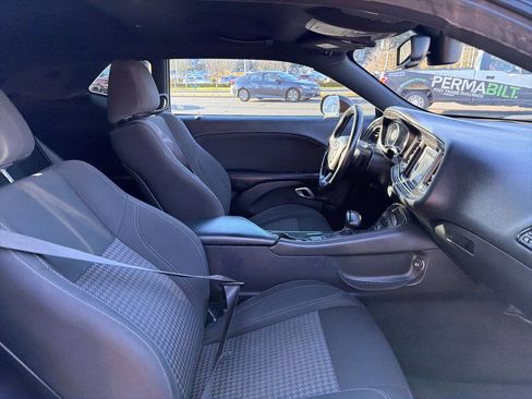 Used 2016 Dodge Challenger R/T image 16