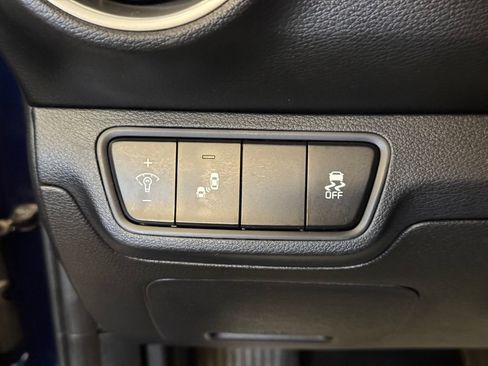 Used 2022 Kia Forte LXS w/ LXS Technology Package FWD image 17