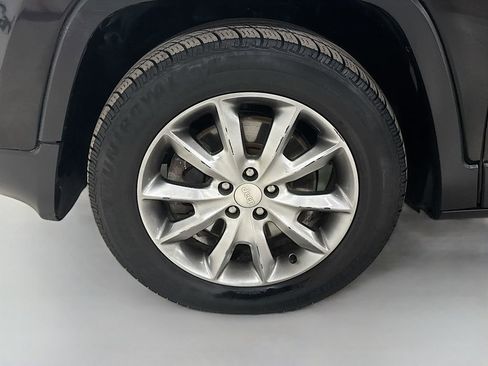 Used 2018 Jeep Cherokee Limited image 39