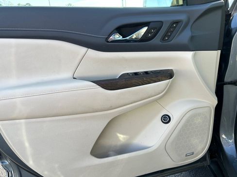 Used 2020 GMC Acadia Denali w/ Technology Package FWD image 20